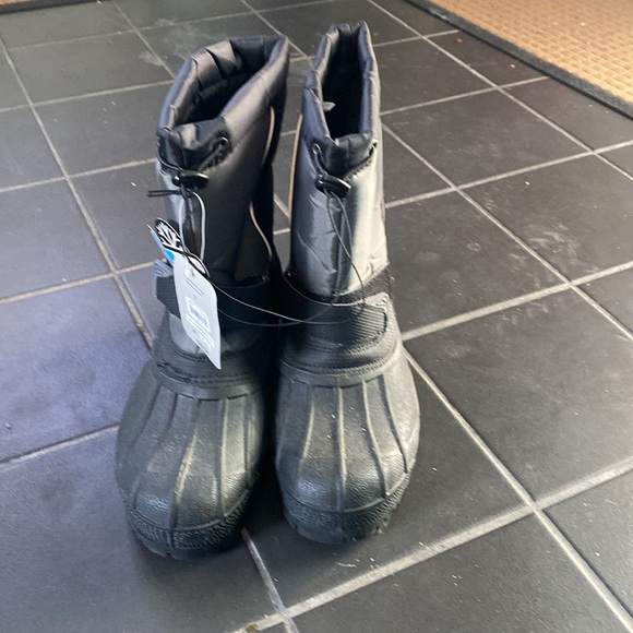 New temperature rated skid resistant snow boots size 7 - Picture 4 of 5